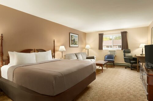 Гостиница Travelodge by Wyndham Kenora в Кеноре