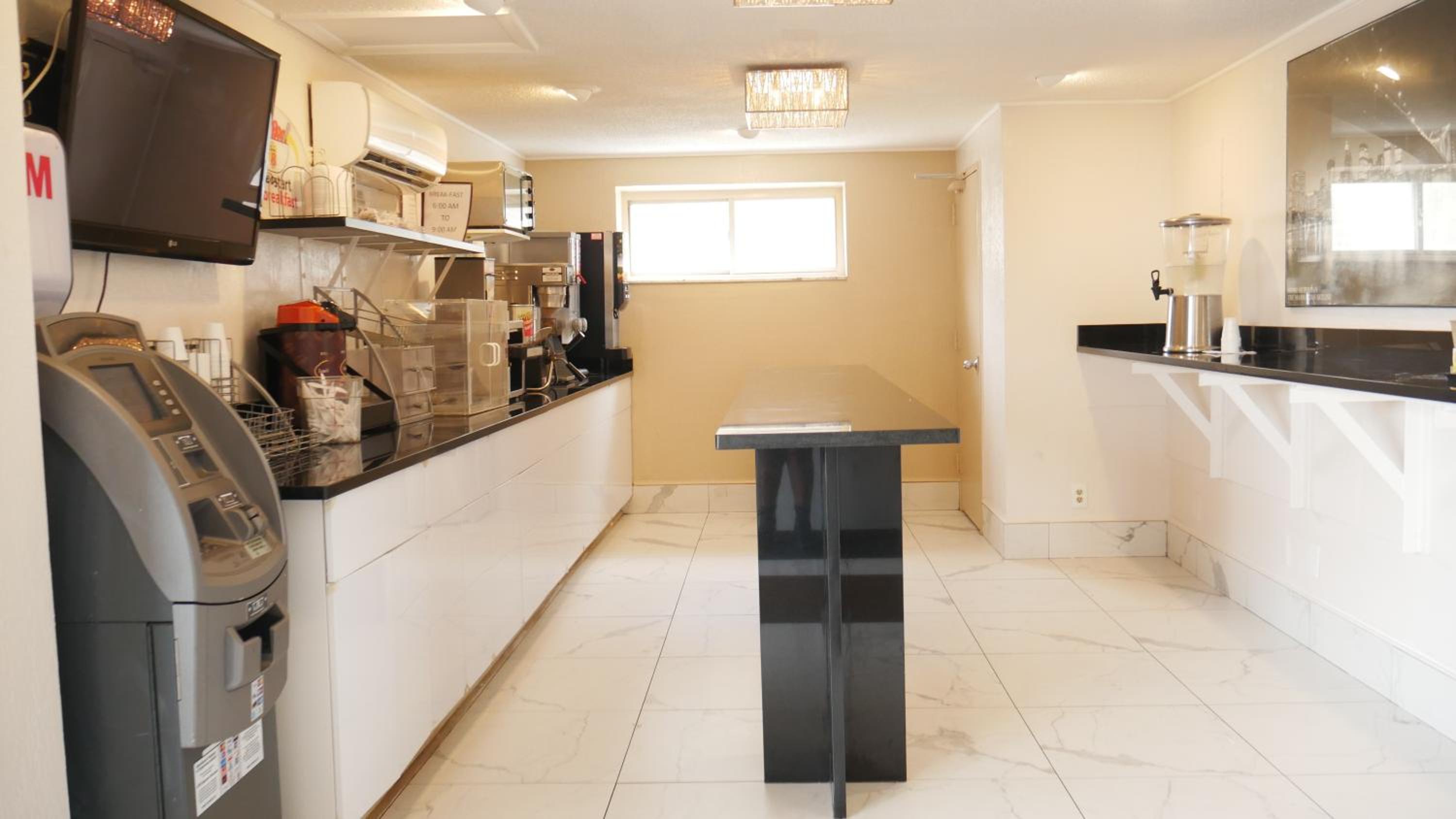 Фото Super 8 by Wyndham North Bergen NJ NYC Area