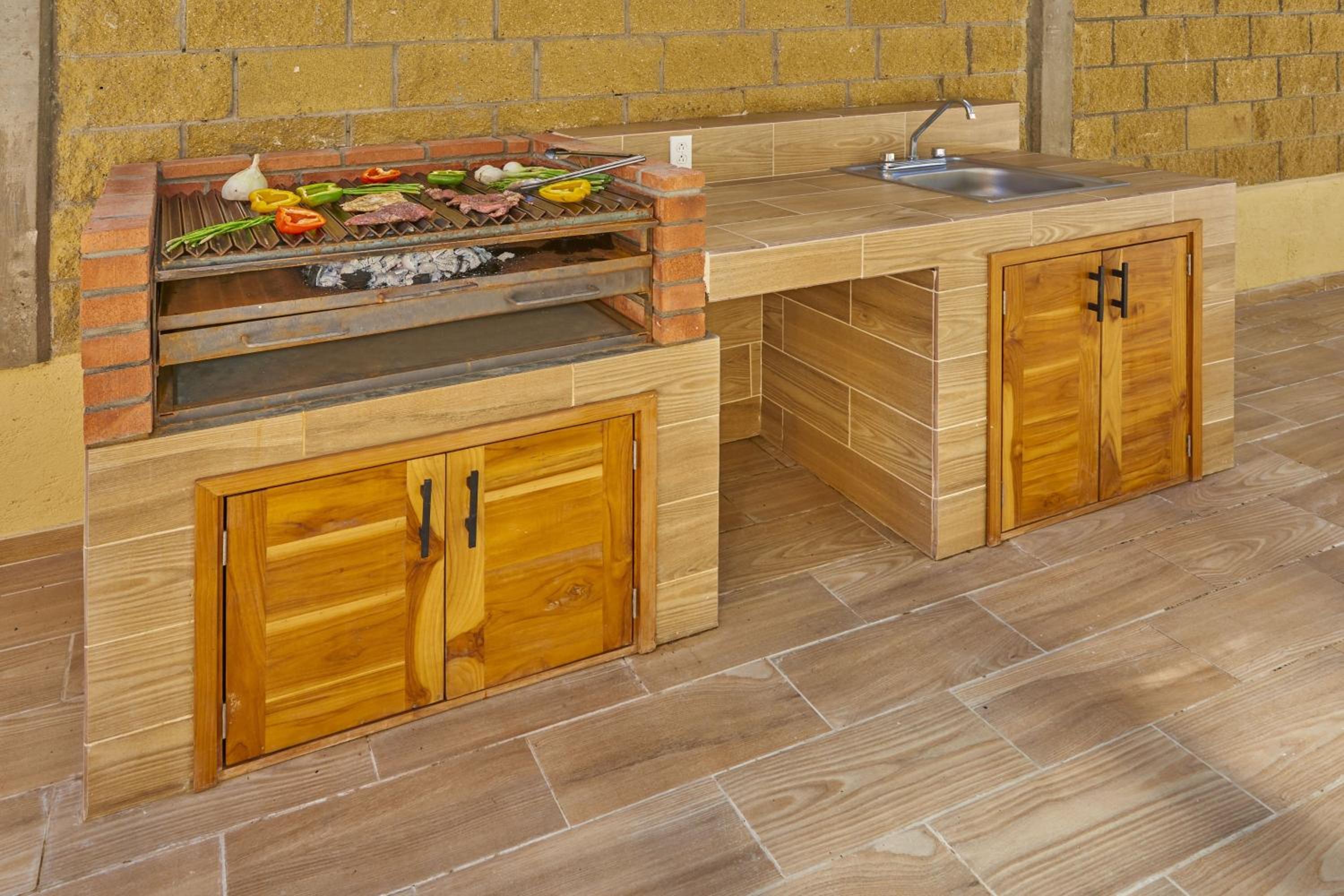 Фото City Express Suites by Marriott Cabo San Lucas