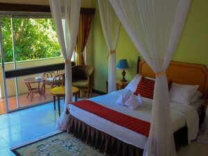 Гостиница The Equator Hotel