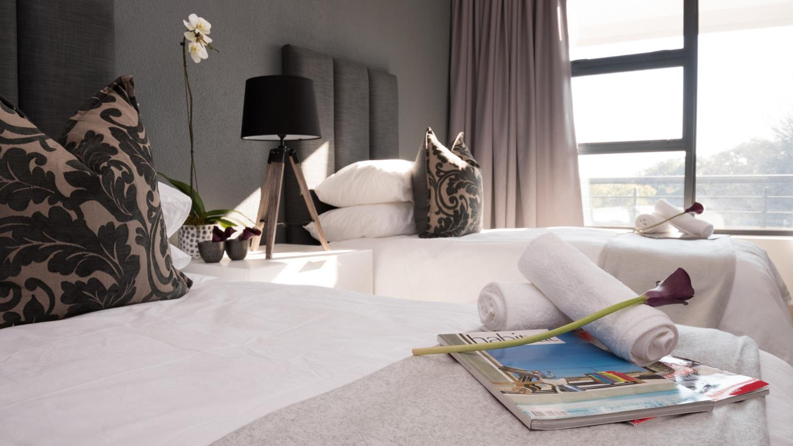 Фото Odyssey Luxury Apartments