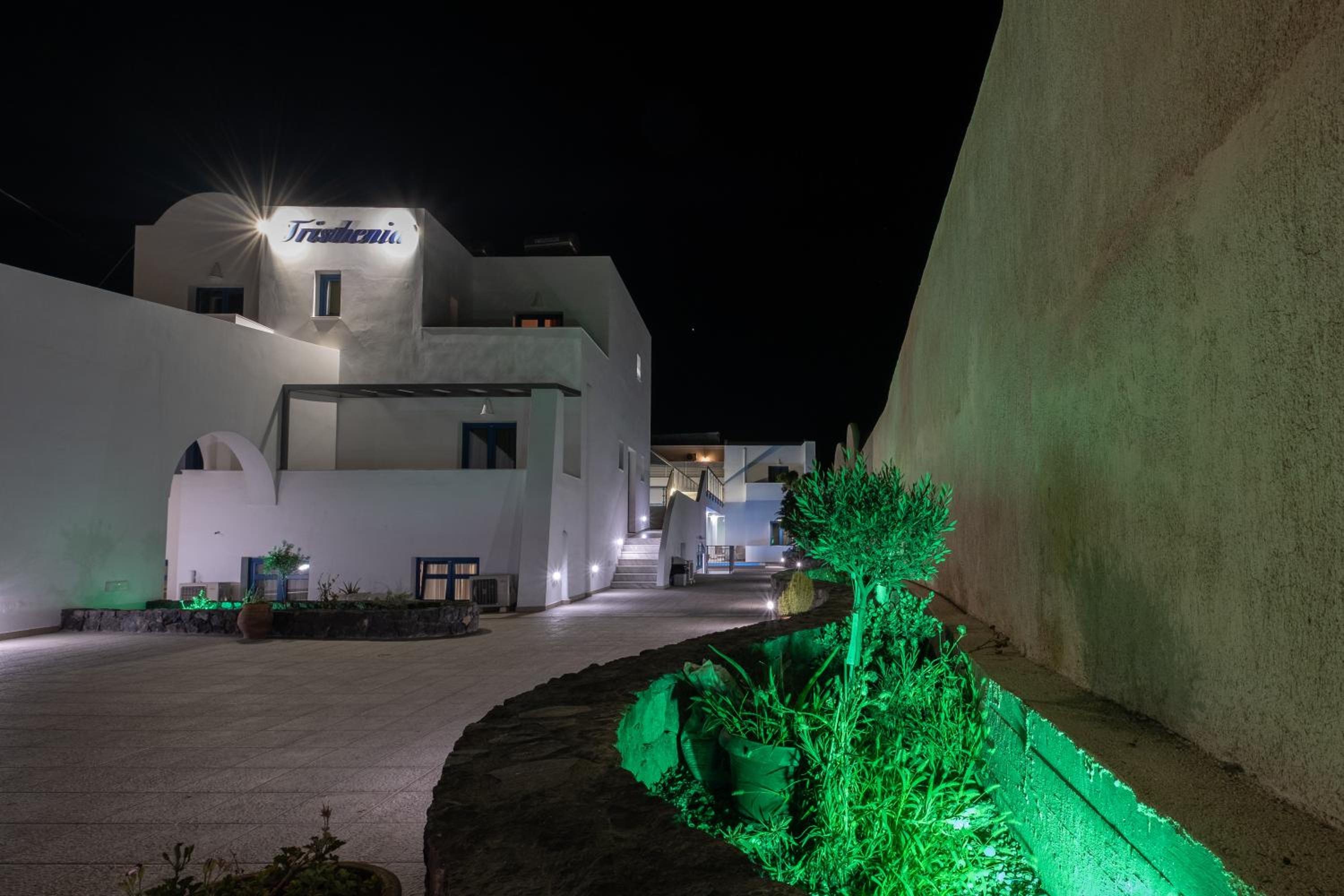 Фото Tristhenia Hotel