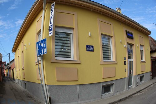 Гостиница Garni Hotel 11Tica DM в Нови-Саде