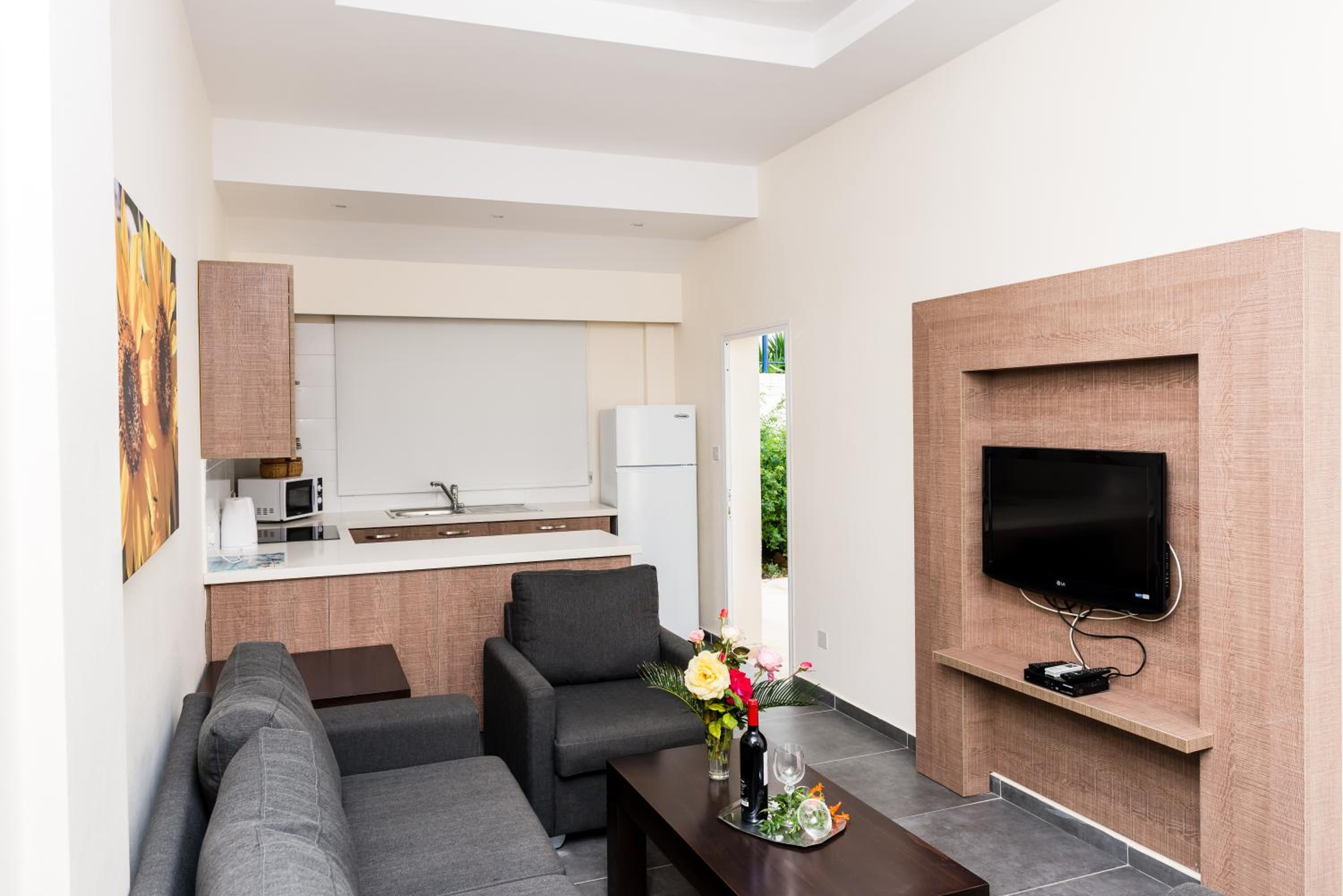 Фото Helios Bay Hotel and Suites