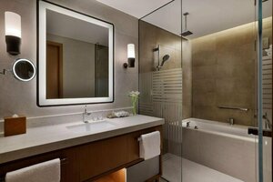 Гостиница DoubleTree by Hilton Sharjah Waterfront Hotel & Residences