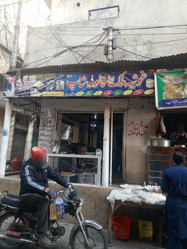Dairy products shop Ghousia milk shop, Lahore, photo