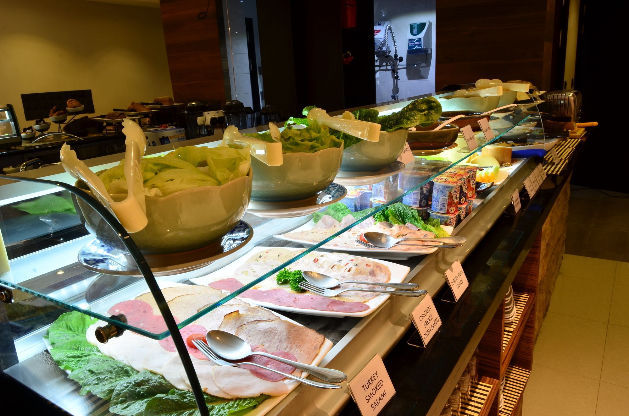 Фото The Somerset Hotel