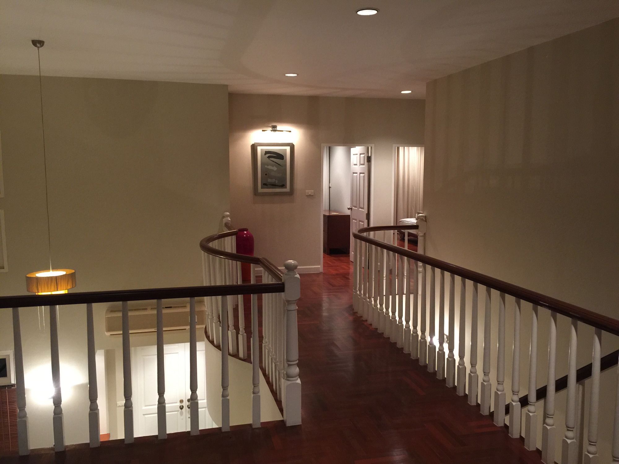 Фото Baan Dhewaran Beachfront Villa