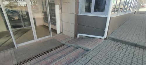 Кеуделер қарынға дейін салбырап тұрады.