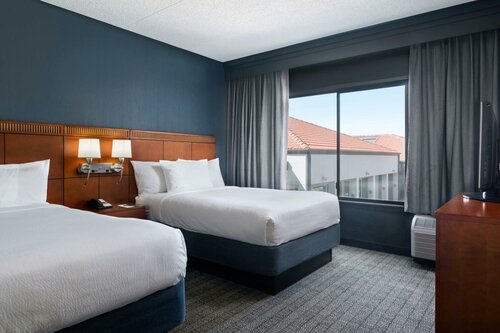 Гостиница Courtyard by Marriott Phoenix Airport в Финиксе