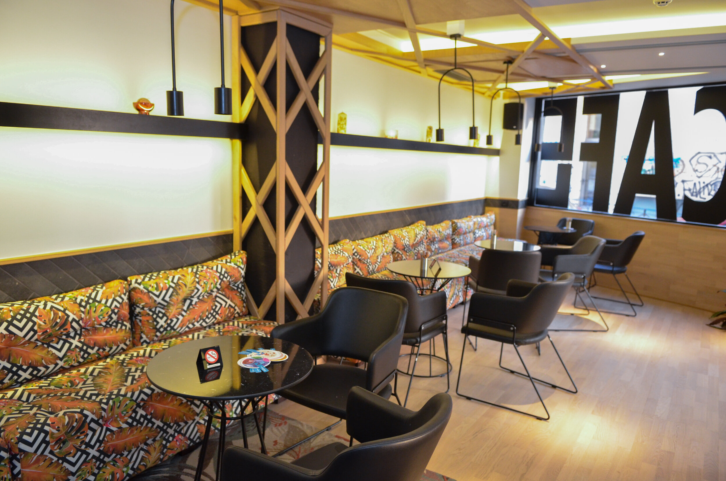 Фото Adonis City Hotel