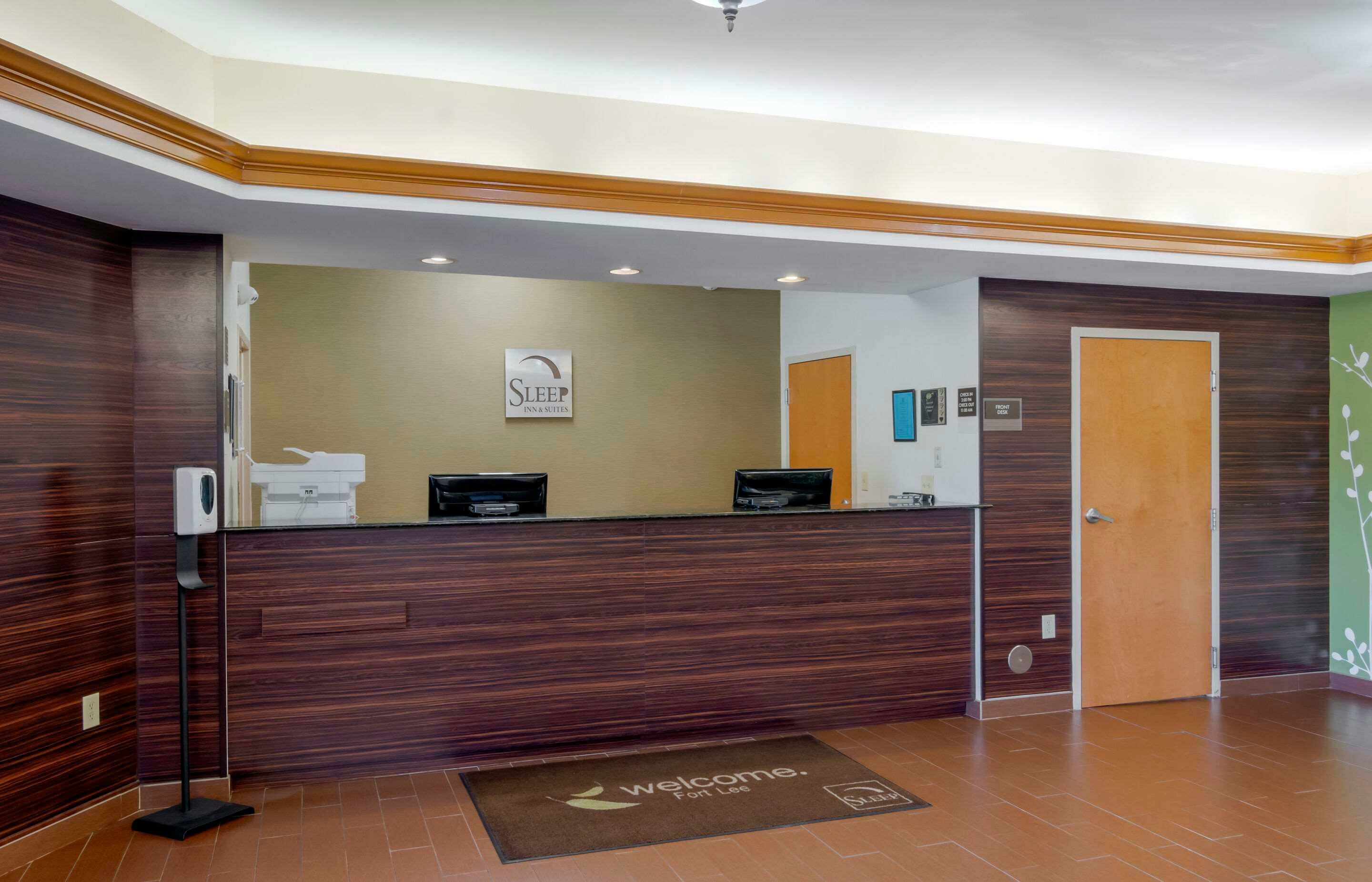 Фото Sleep Inn & Suites near Fort Gregg-Adams