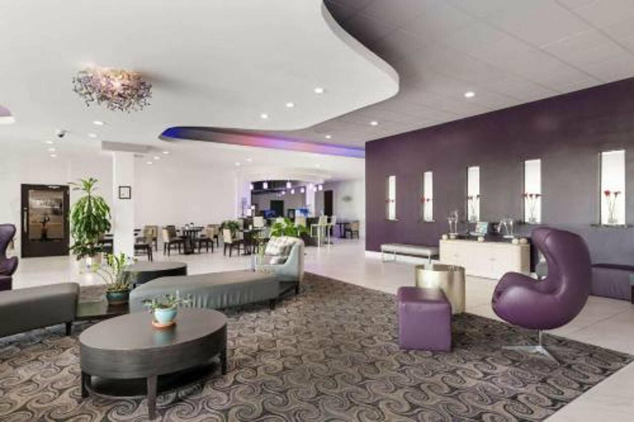 Фото Clarion Inn & Suites Across From Universal Orlando Resort