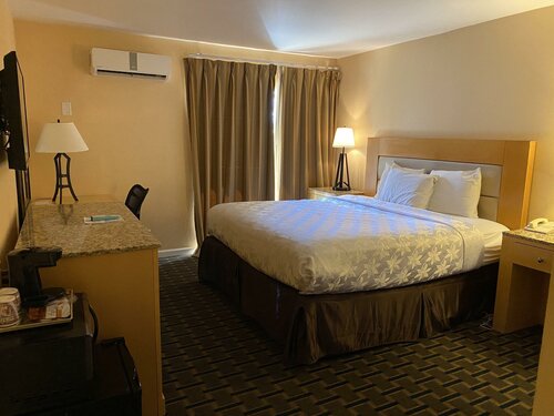 Гостиница Lemon Tree Hotel & Suites Anaheim в Анахайме