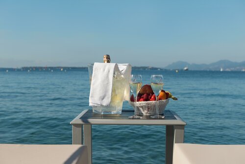 Гостиница AC Hotel Ambassadeur Antibes  Juan les Pins в Антибе