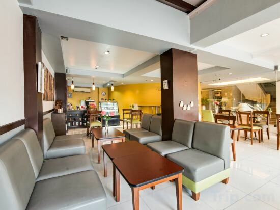 Фото Festive Hotel