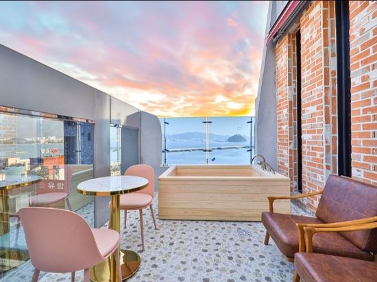 Фото Changwon Jinhae Almond Hotel