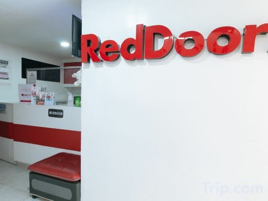 Фото RedDoorz @ DBuilders Rooms Bangkal Makati