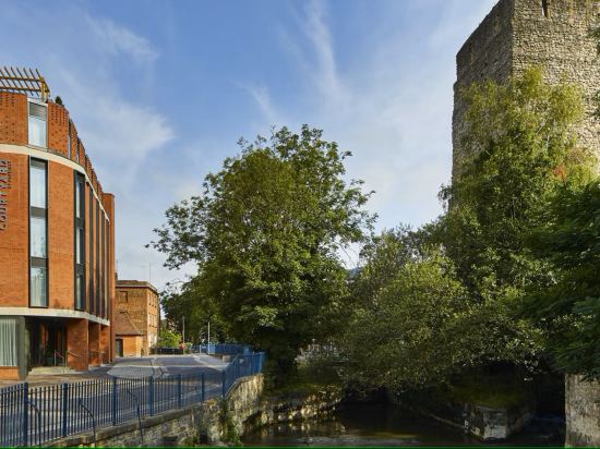 Фото Courtyard by Marriott Oxford City Centre
