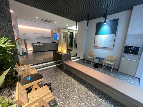 Hotel Encounter at the Corner Lodge Hotel, Shantou, photo