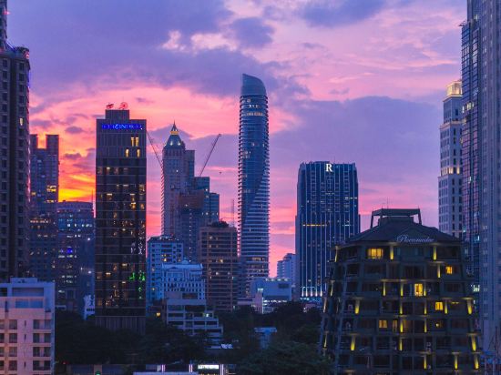 Фото SureStay Plus Hotel by Best Western Sukhumvit 2