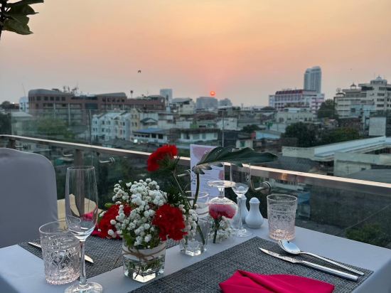 Фото 4 Monkeys Hotel