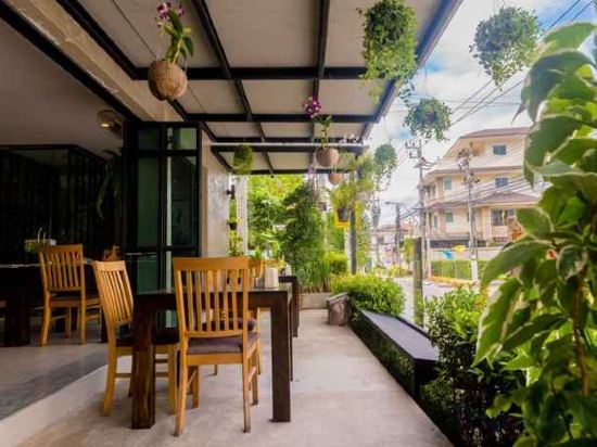 Фото Surf & Sand Resort