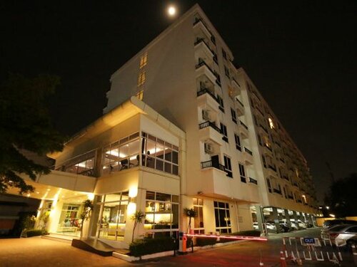 The Royal Bee Apart Hotel