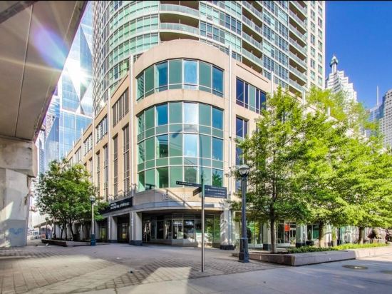 Фото Апарт-отель Globalstay Yonge St Condos