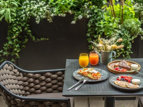 Фото Sanderson London