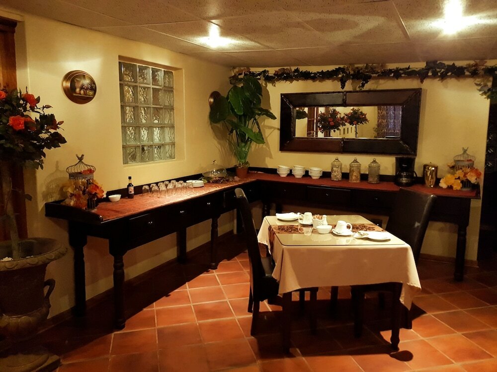 Фото Kimberley Manor Guesthouse