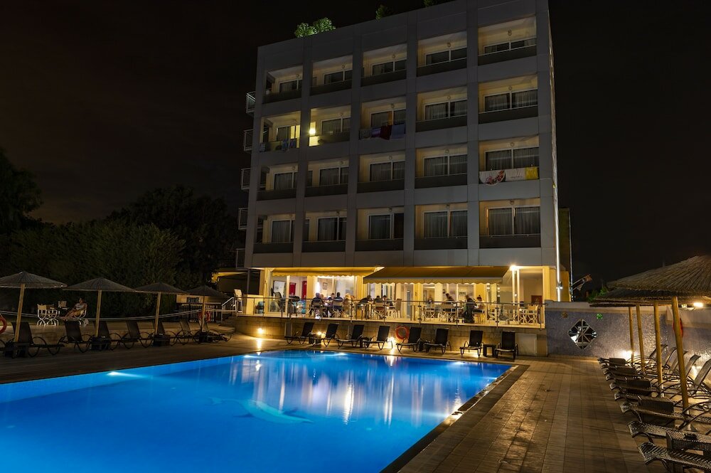 Фото Dolphin Resort Hotel & Conference