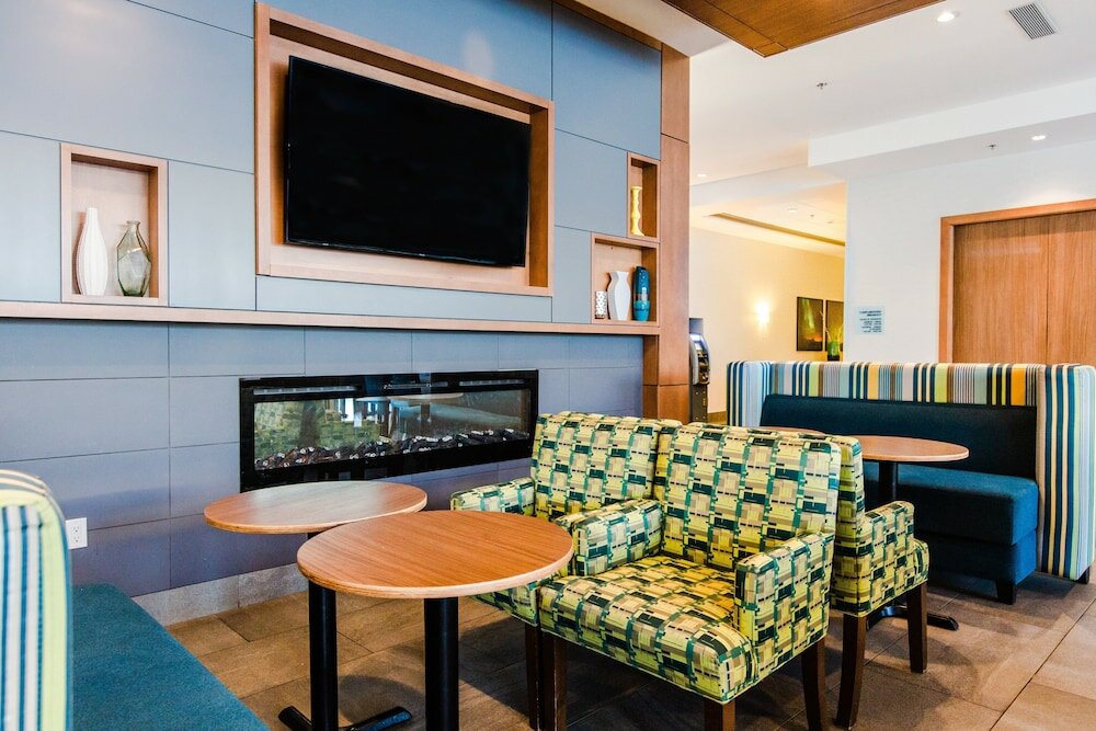 Фото Holiday Inn Express & Suites West Edmonton - Mall Area, an Ihg Hotel