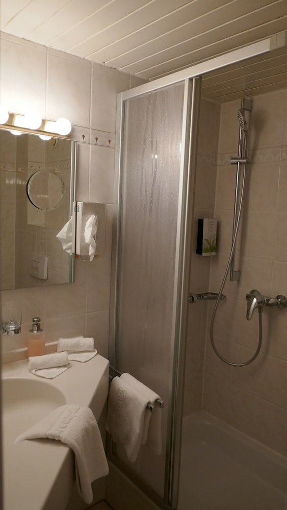 Фото Hotel Rotkreuzplatz