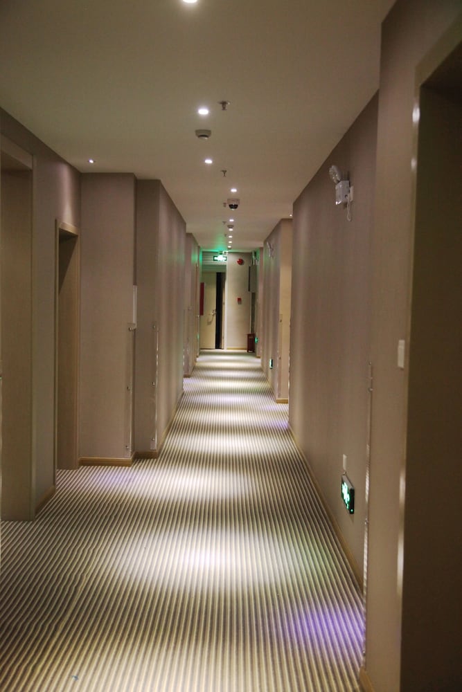 Фото Fish Inn Shanghai East Nanjing Road