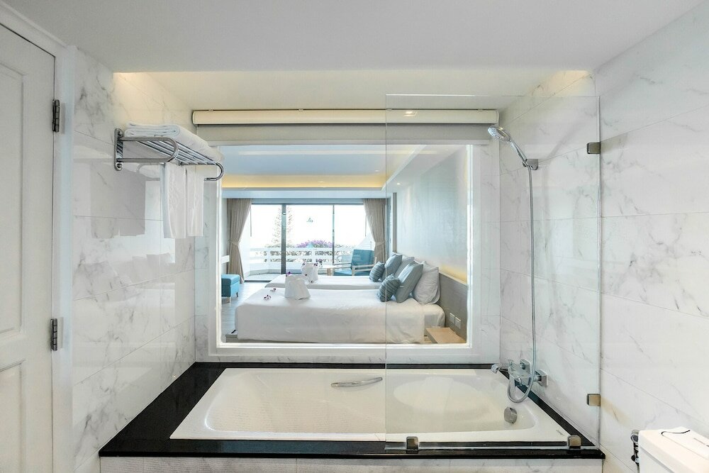 Фото The Cha-am Methavalai Hotel