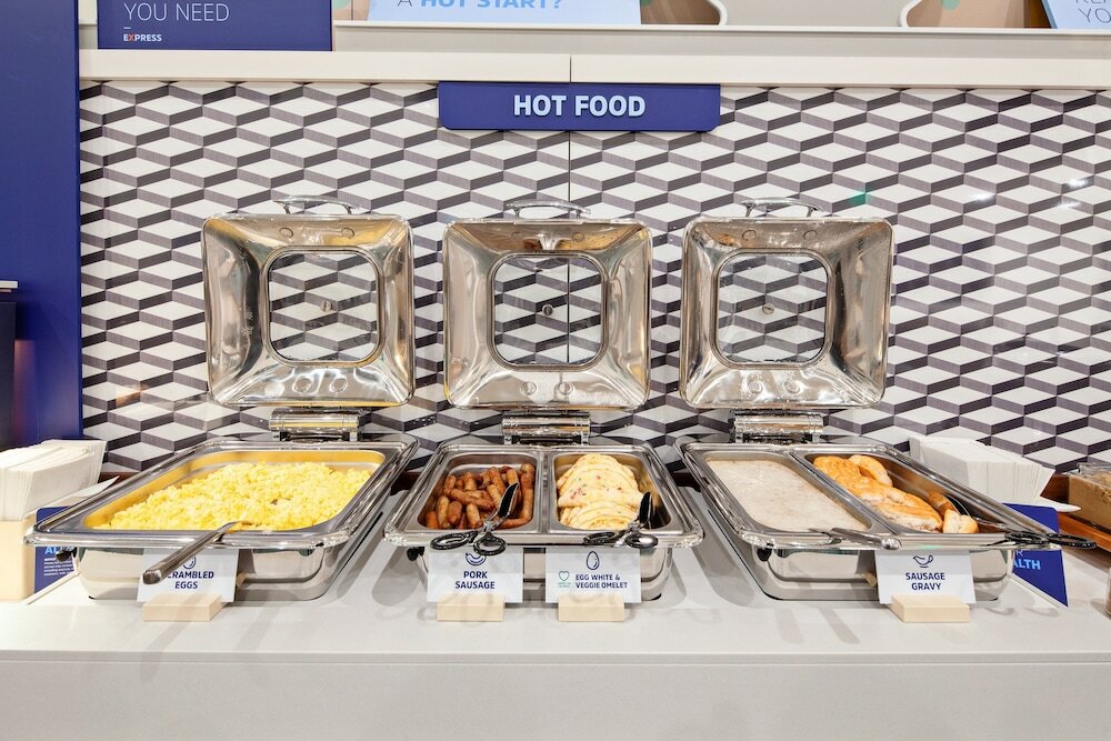 Фото Holiday Inn Express Hotel & Suites Hollywood Walk of Fame, an IHG Hotel