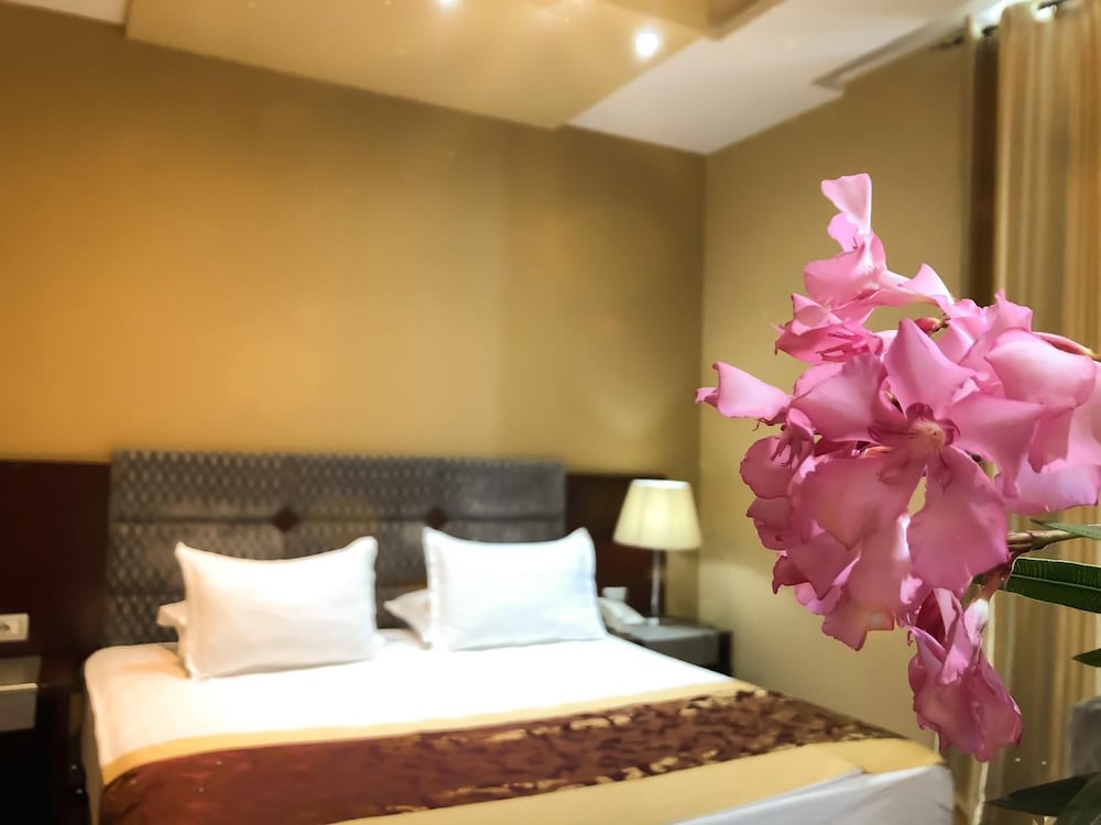 Фото Hotel Kompleksi Arifi