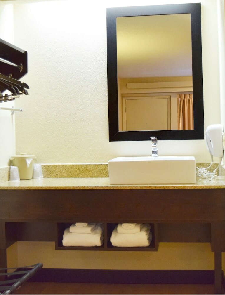 Фото Red Roof Inn Plus+ University at Buffalo - Amherst