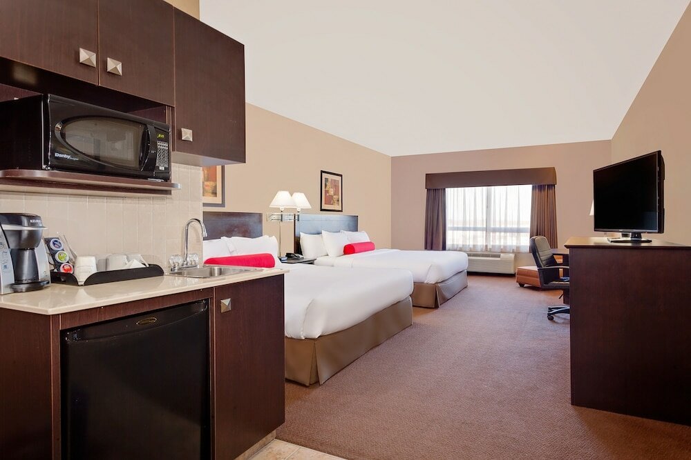 Фото Ramada by Wyndham Camrose