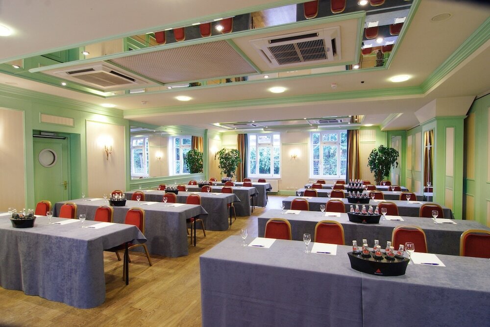 Фото Golden Tulip Luebecker Hof