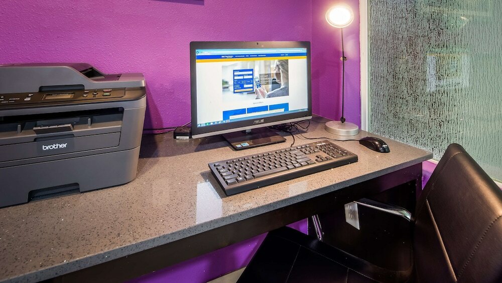 Фото Best Western Plus Dilley Inn & Suites