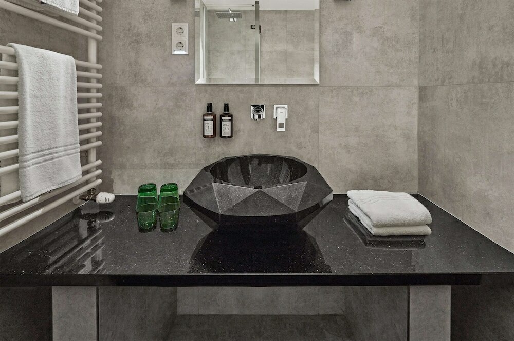 Фото Hotel Schwarzer Adler