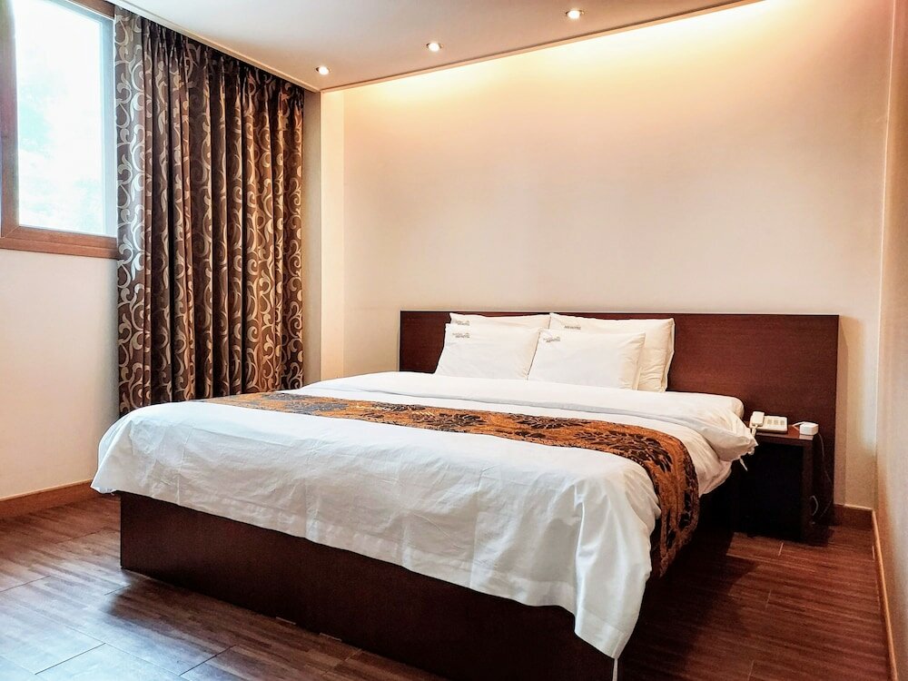 Фото Namsan Hill Hotel