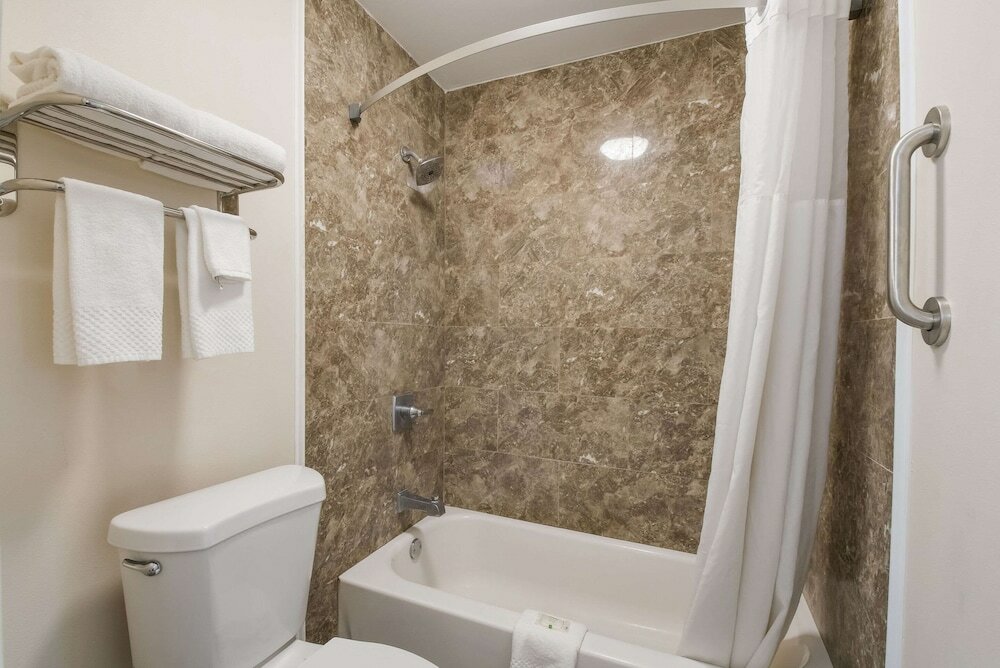 Фото Quality Inn Decherd Winchester