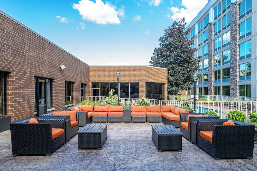 Фото Sheraton Ann Arbor Hotel