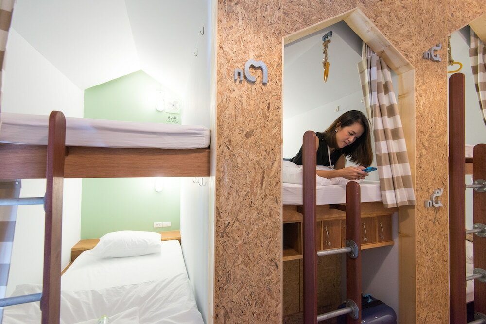 Фото Barn and Bed Hostel