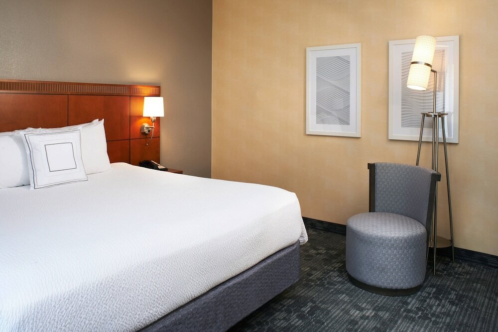 Фото Courtyard by Marriott Kansas City Overland Park/Metcalf