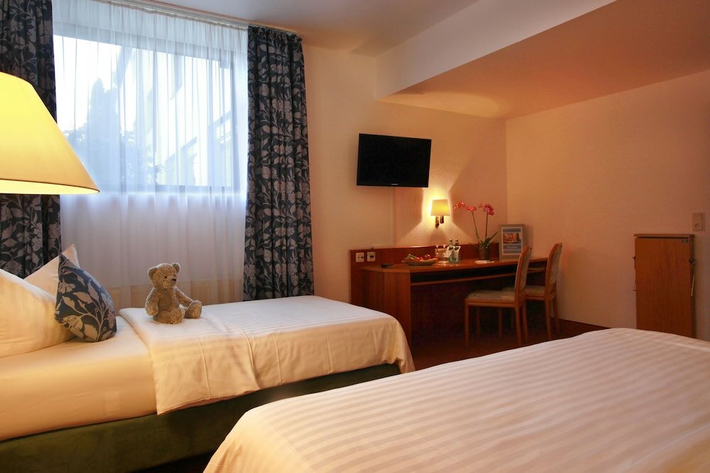 Фото Hotel Kleefelder Hof