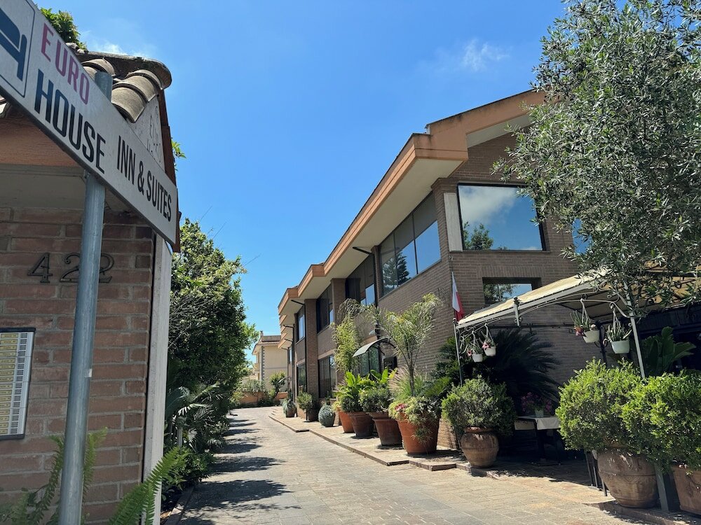 Фото Euro House Inn Airport Hotel & Residence